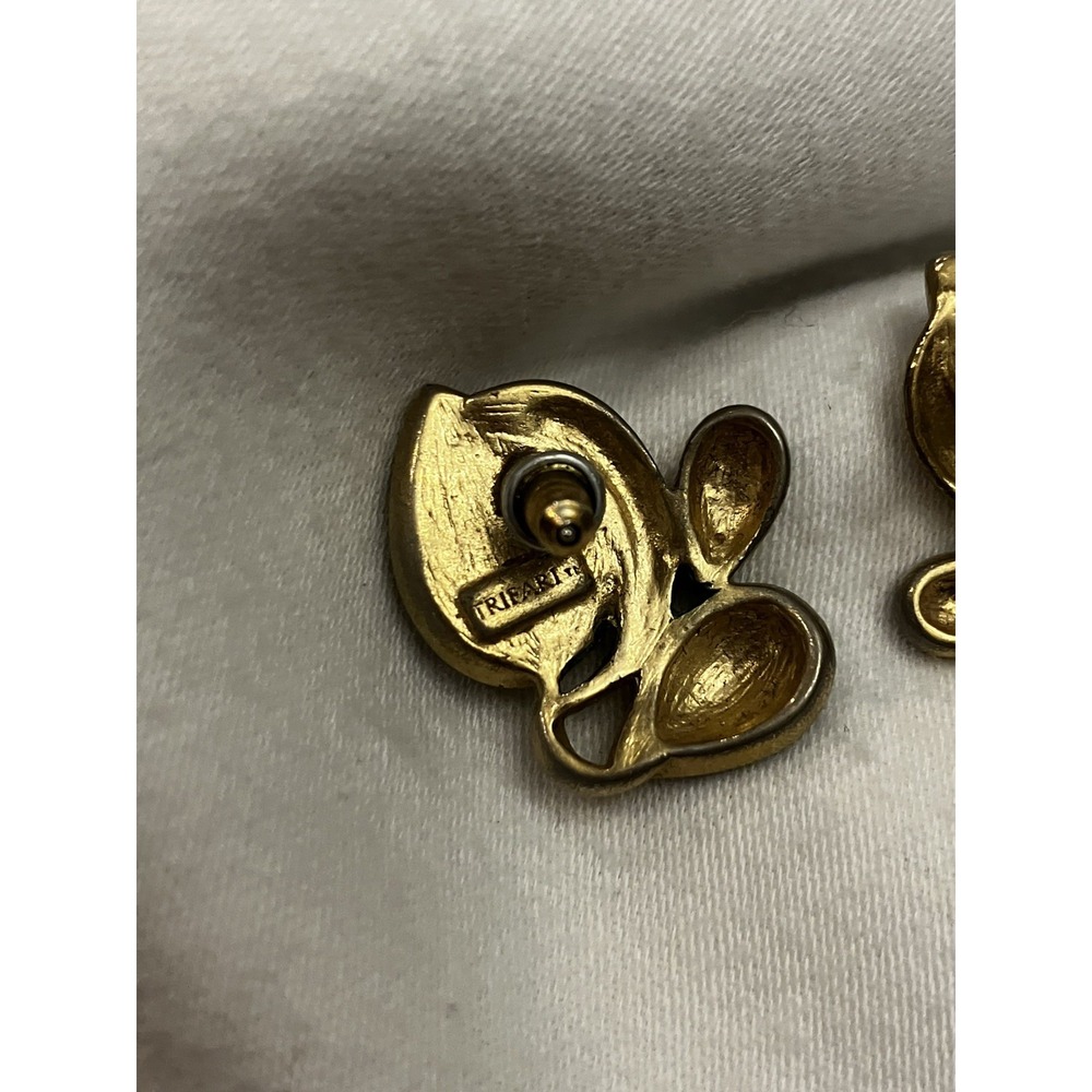 VTG Estate Trifari Swirl Teardrop Gold Tone Triple Black Cabochon Earrings - Picture 7 of 8